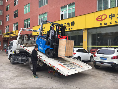 廈門電動(dòng)叉車公司，銷售比亞迪電動(dòng)叉車2.5噸一臺(tái)
